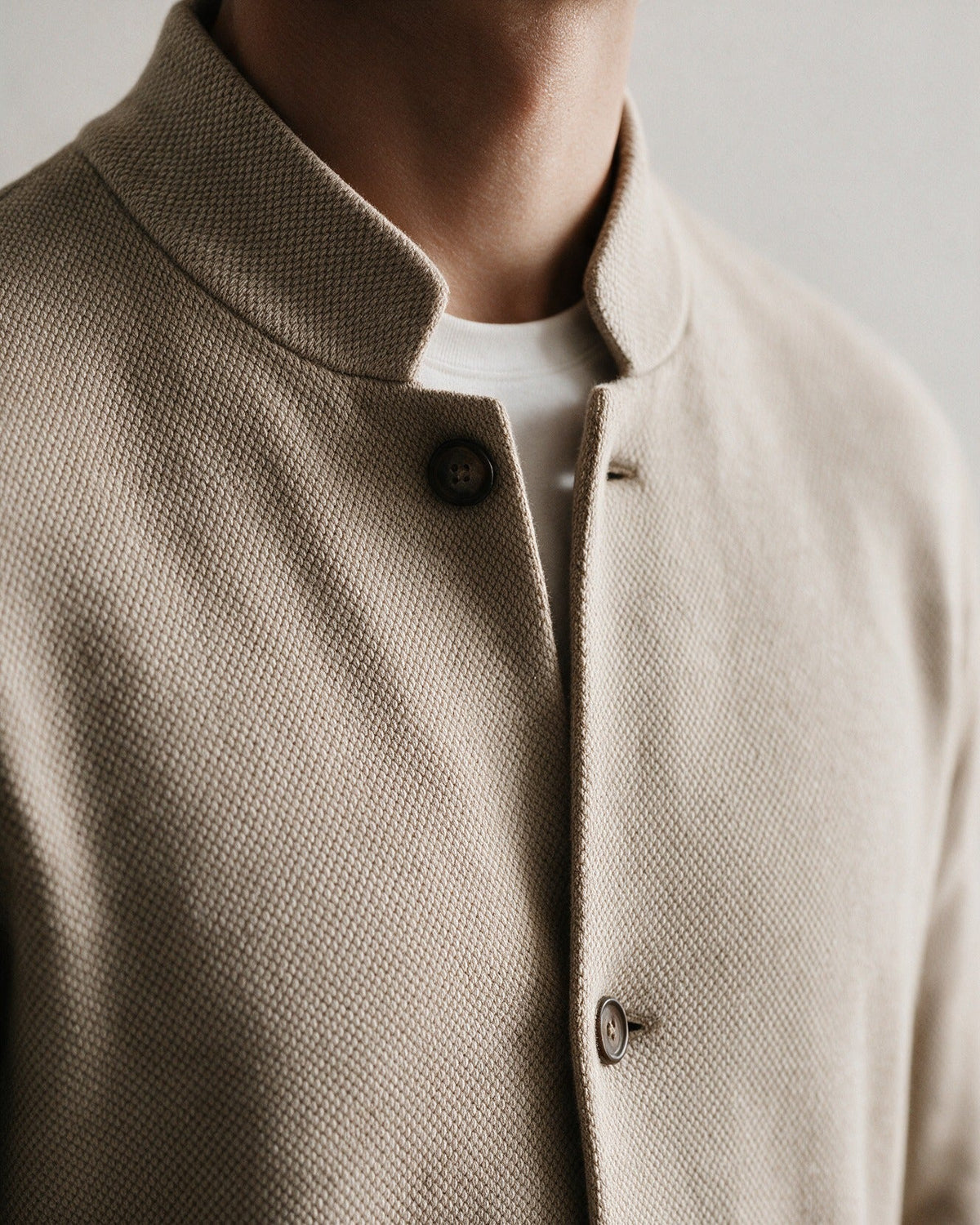 Ashby men's knit blazer in Beige, mandarin collar and knit close-up