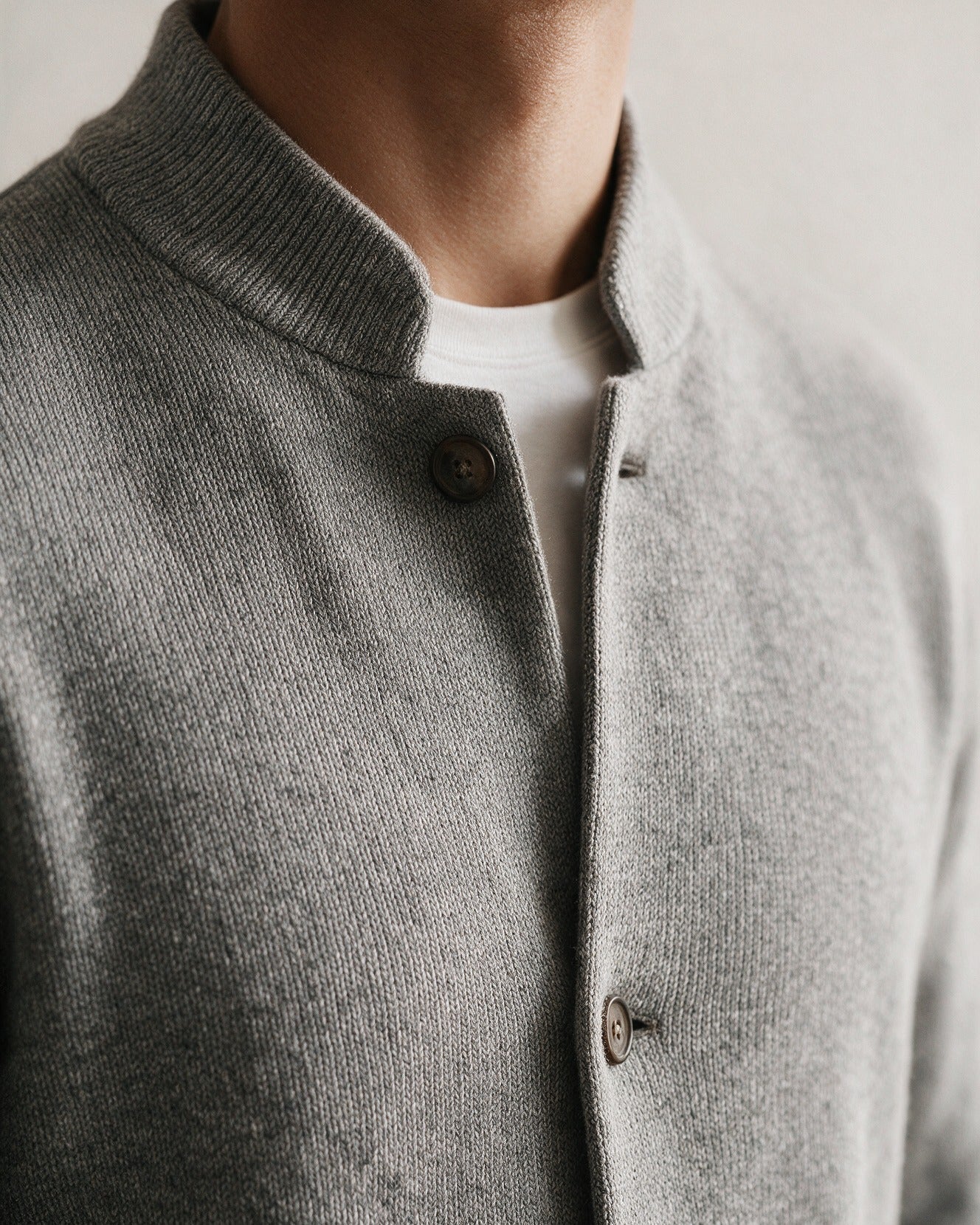 3. No lapels, no tie — the collar finishes the outfit